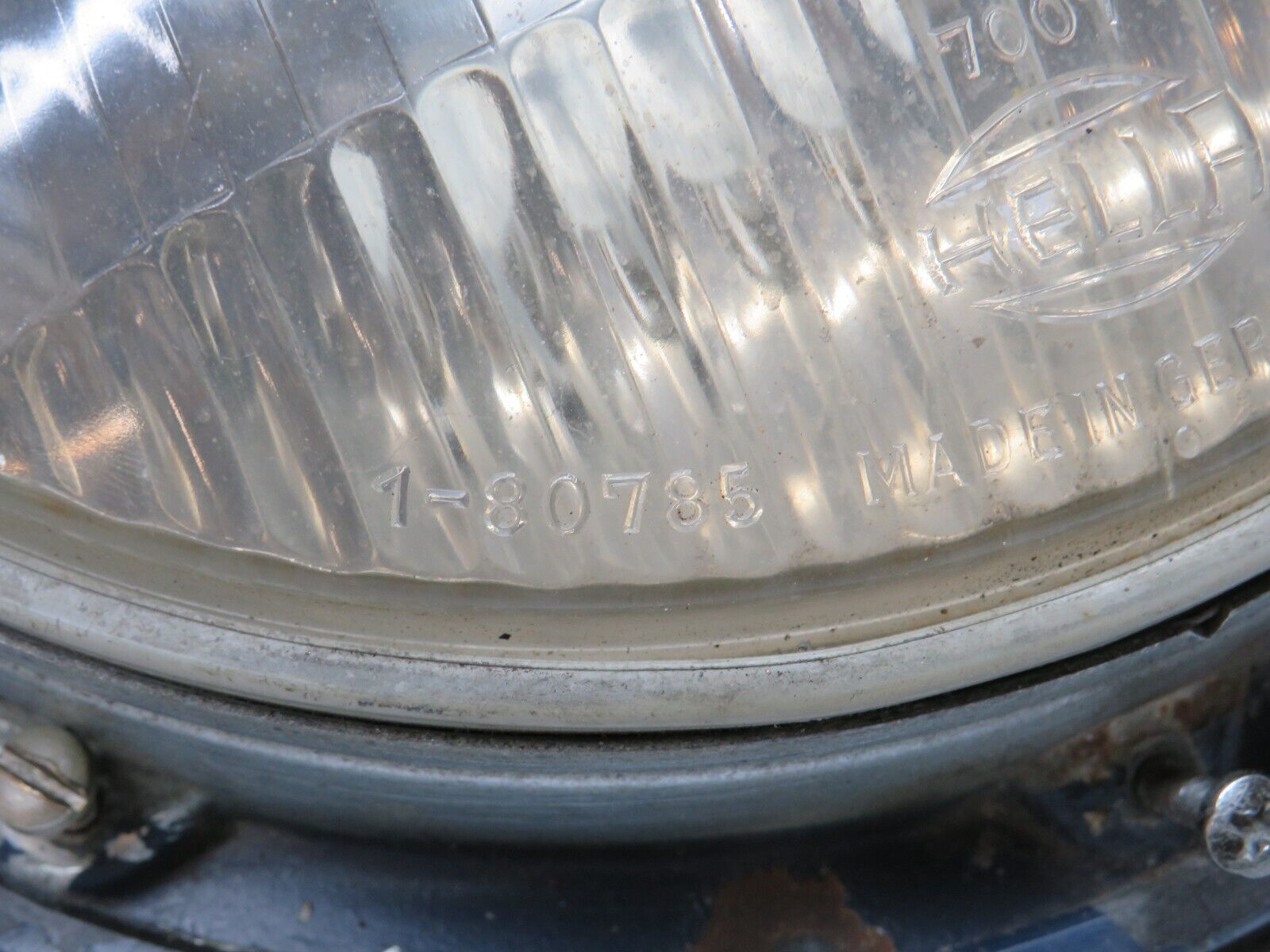 40507 Mercedes-Benz W110 230 Front Right Headlight Hella