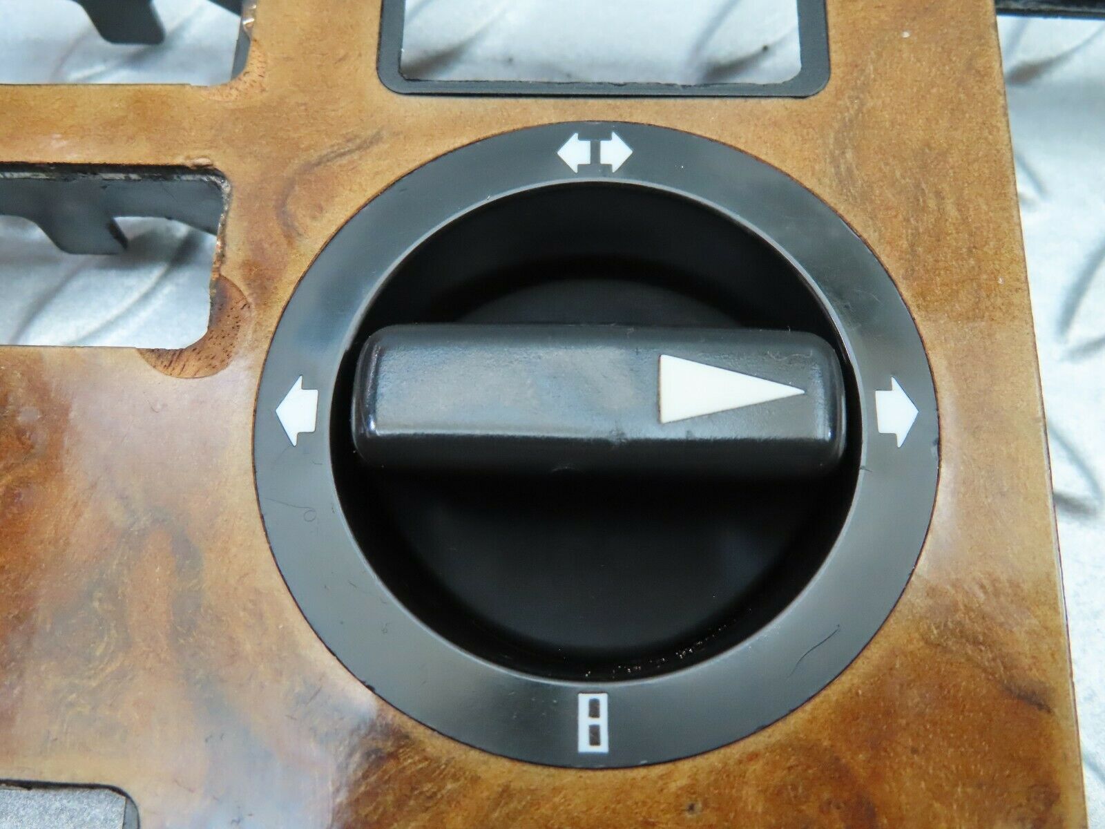 6114 Mercedes-Benz W126 380SE Heater Console Panel Wood 1266830375