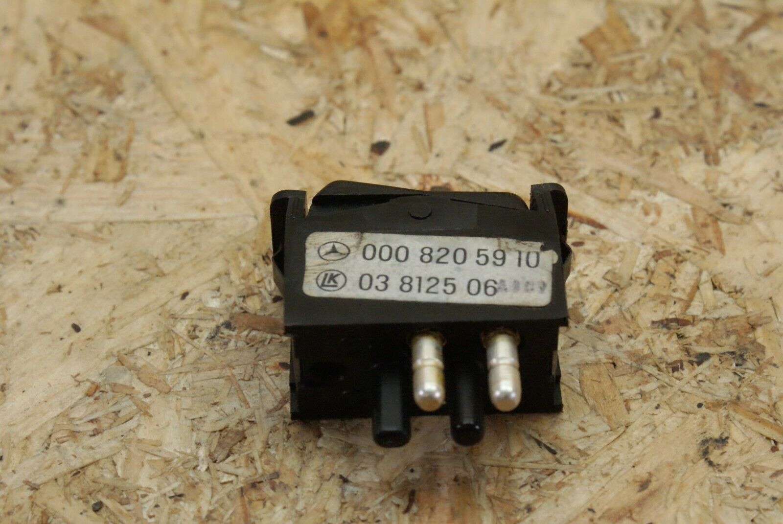 2393 Mercedes-Benz W123 280E Interior Light Switch 0008205910