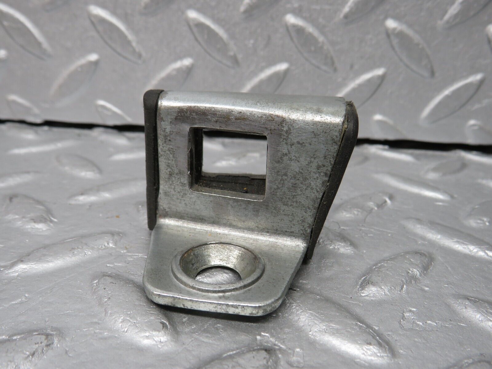 38060 Mercedes-Benz A124 320E Cabriolet Door Lock Latch