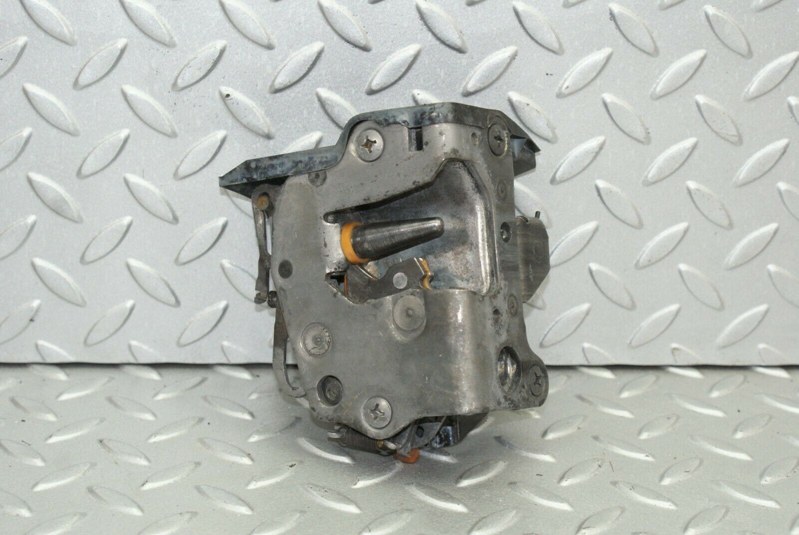 2595 Mercedes-Benz W116 350SE Door Lock Mechanism Left