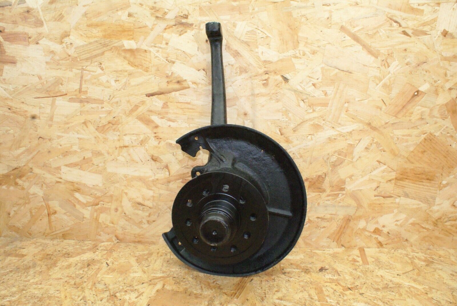 2335 Mercedes-Benz W123 280E Front Right Wheel Hub