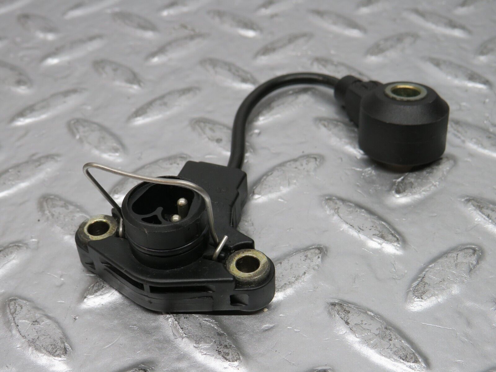 31491 Mercedes-Benz S124 220TE Wagon Knock Sensor 2025403881 0031537928