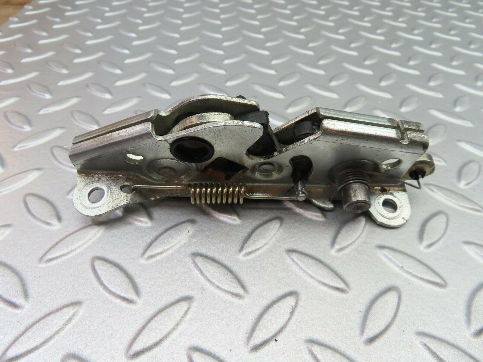 6735 Mercedes-Benz S124 E220 Wagon Rear Seat Bench Locking Mechanism Right