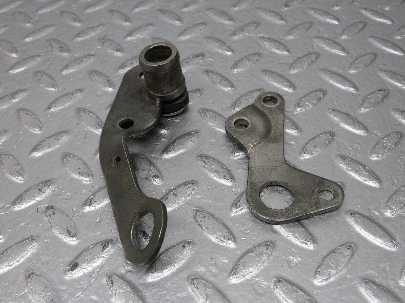 34188 Mercedes-Benz W124 260E Engine Lifting Eyes Hooks