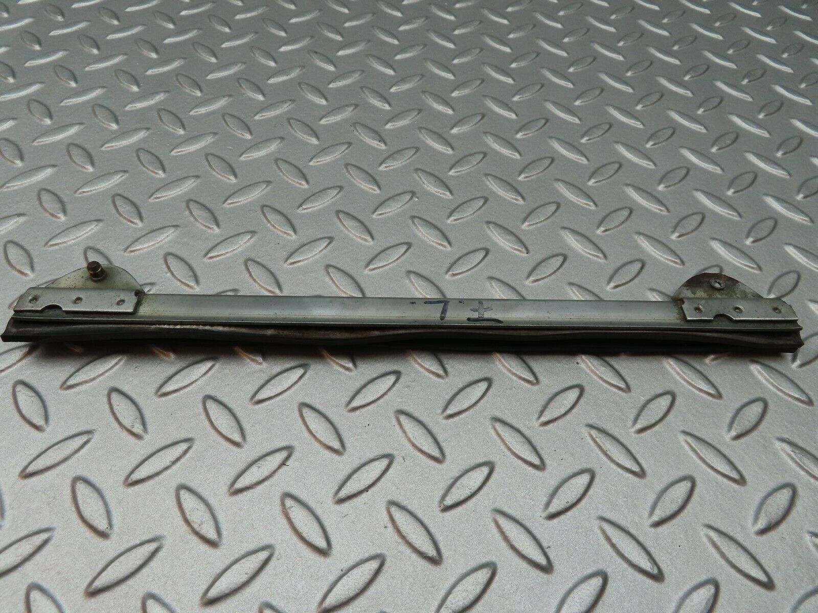 3689 Mercedes-Benz W108 280SE Front Left Door Glass Holder