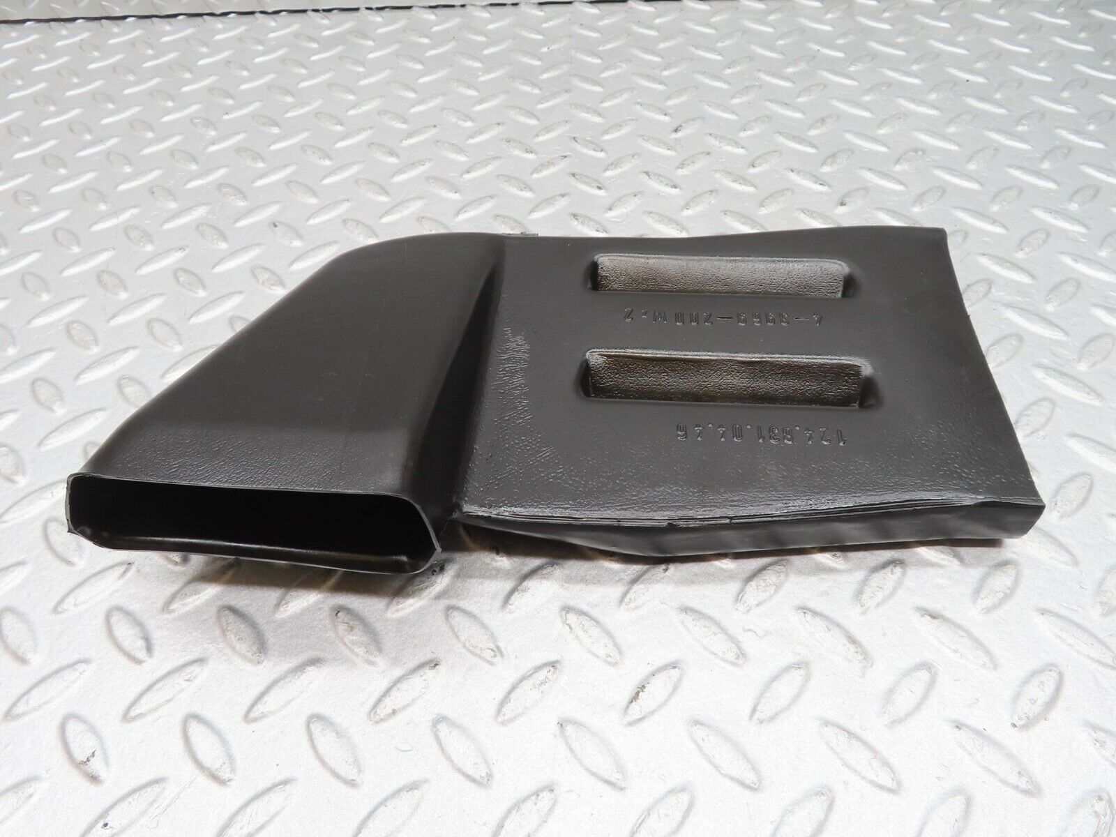 16193 Mercedes-Benz W124 260E Ventilation Air Duct Right Side 1248310446