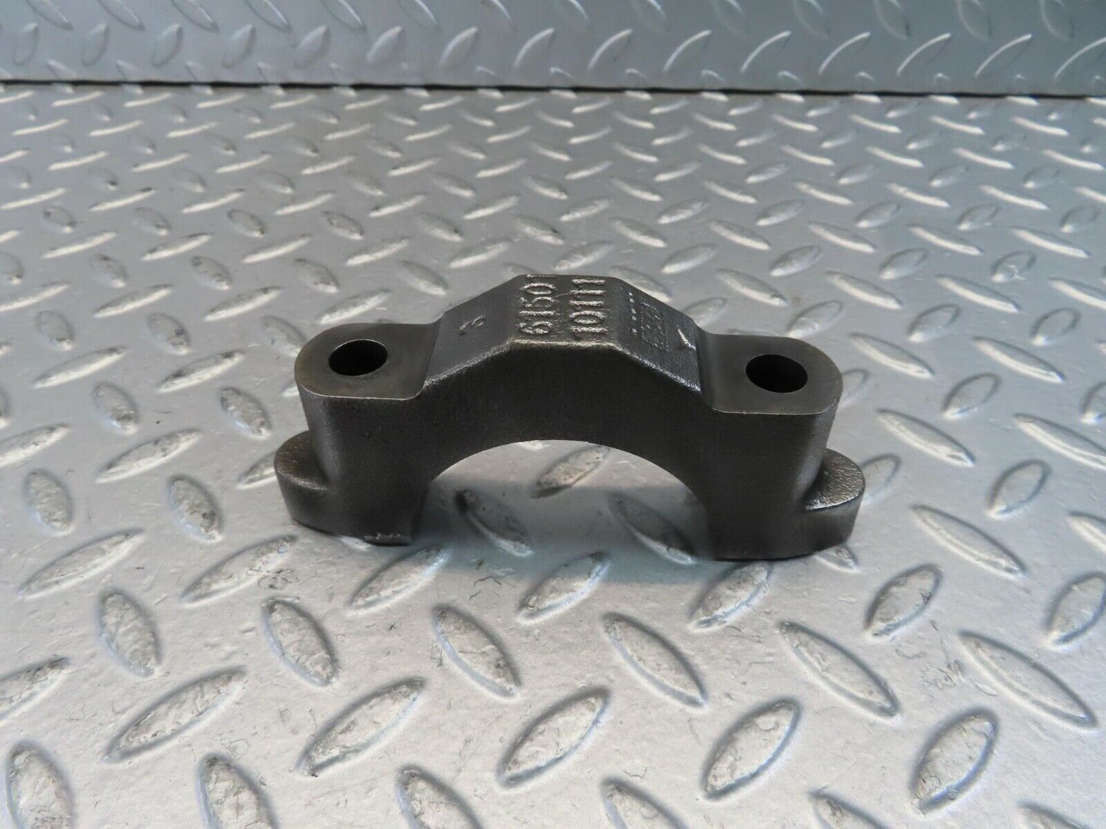 10990 Mercedes-Benz W115 220D Crankshaft Bearing Holder Block 6150110111