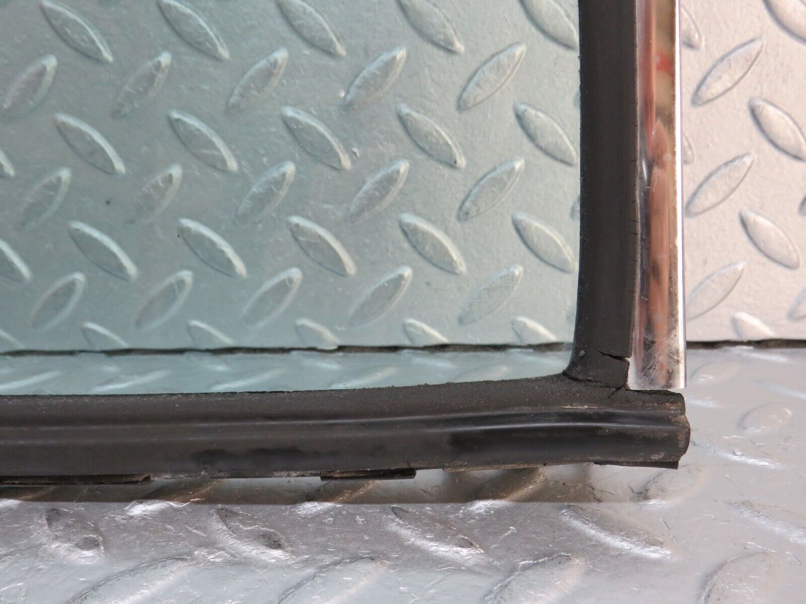 37516 Mercedes-Benz W109 300SEL Rear Right Quarter Window Glass