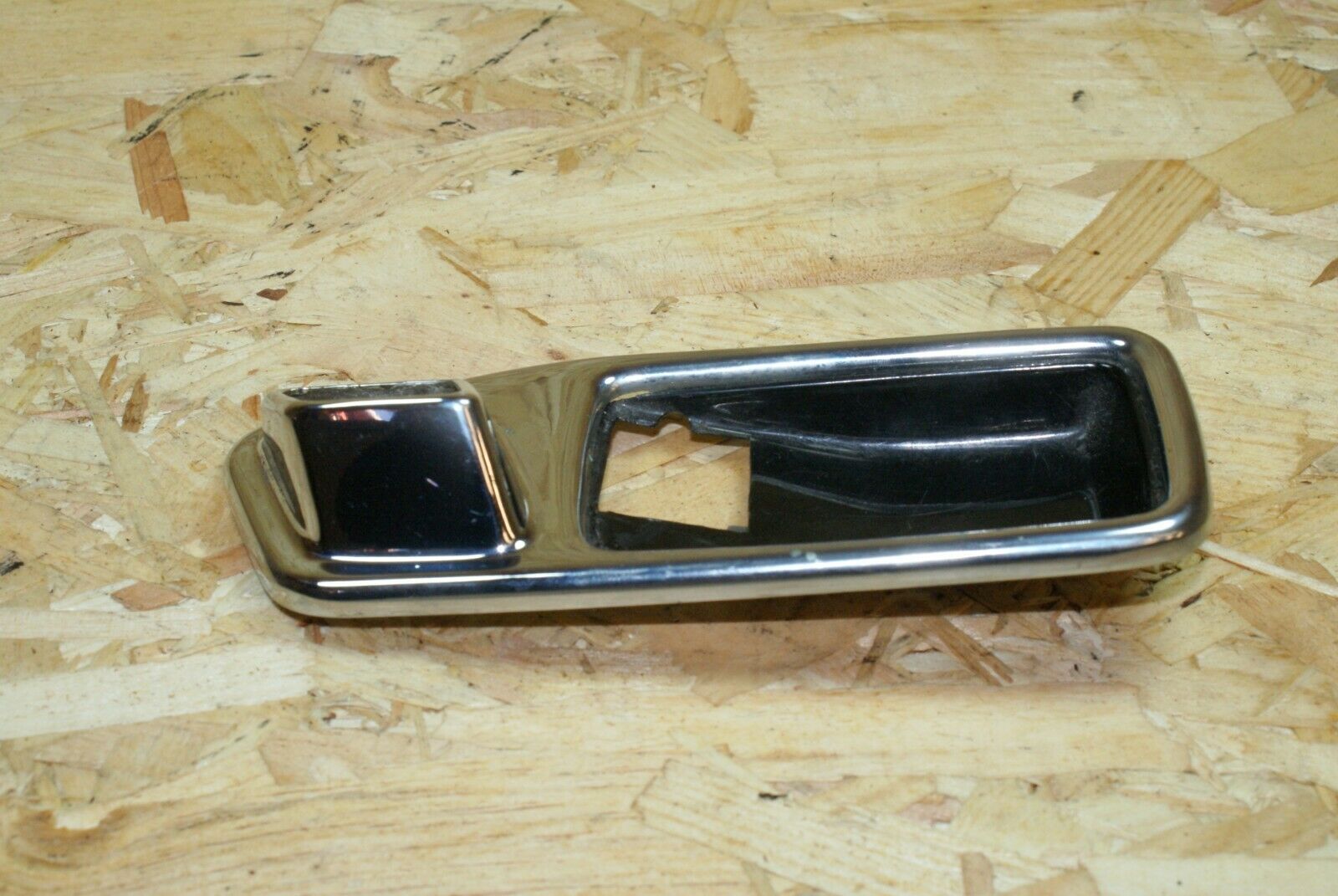 2256 Mercedes-Benz W123 280E Chrome Door Handle Surround Rear Right 1167660211