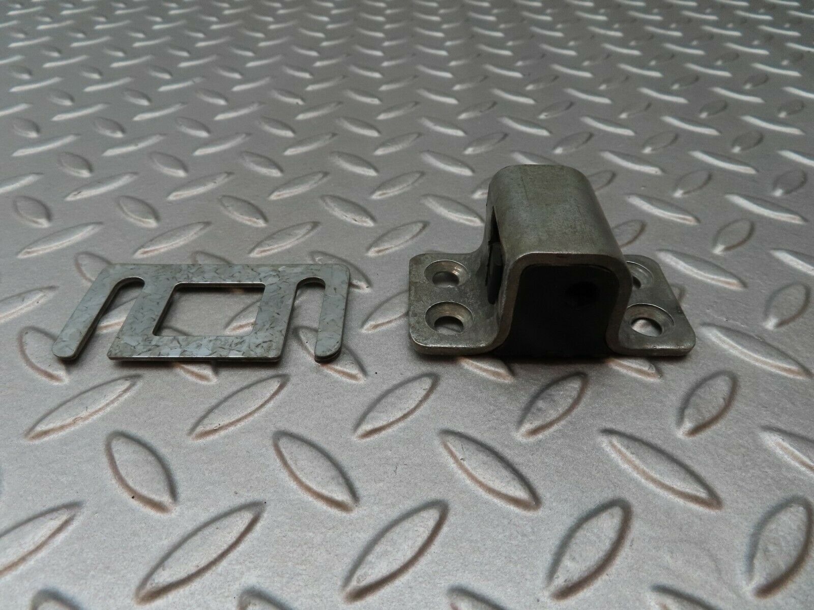 4492 Mercedes-Benz W123 230E Door Lock Latch Right Side