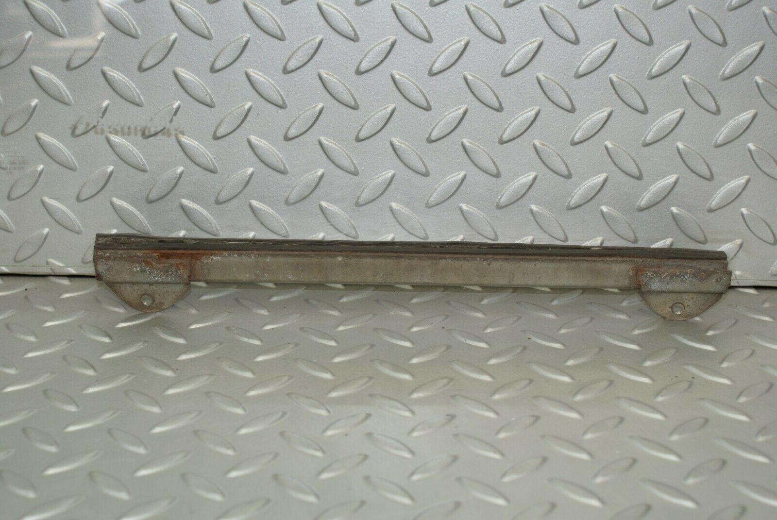 3097 Mercedes-Benz W115 220D Front Right Door Window Glass