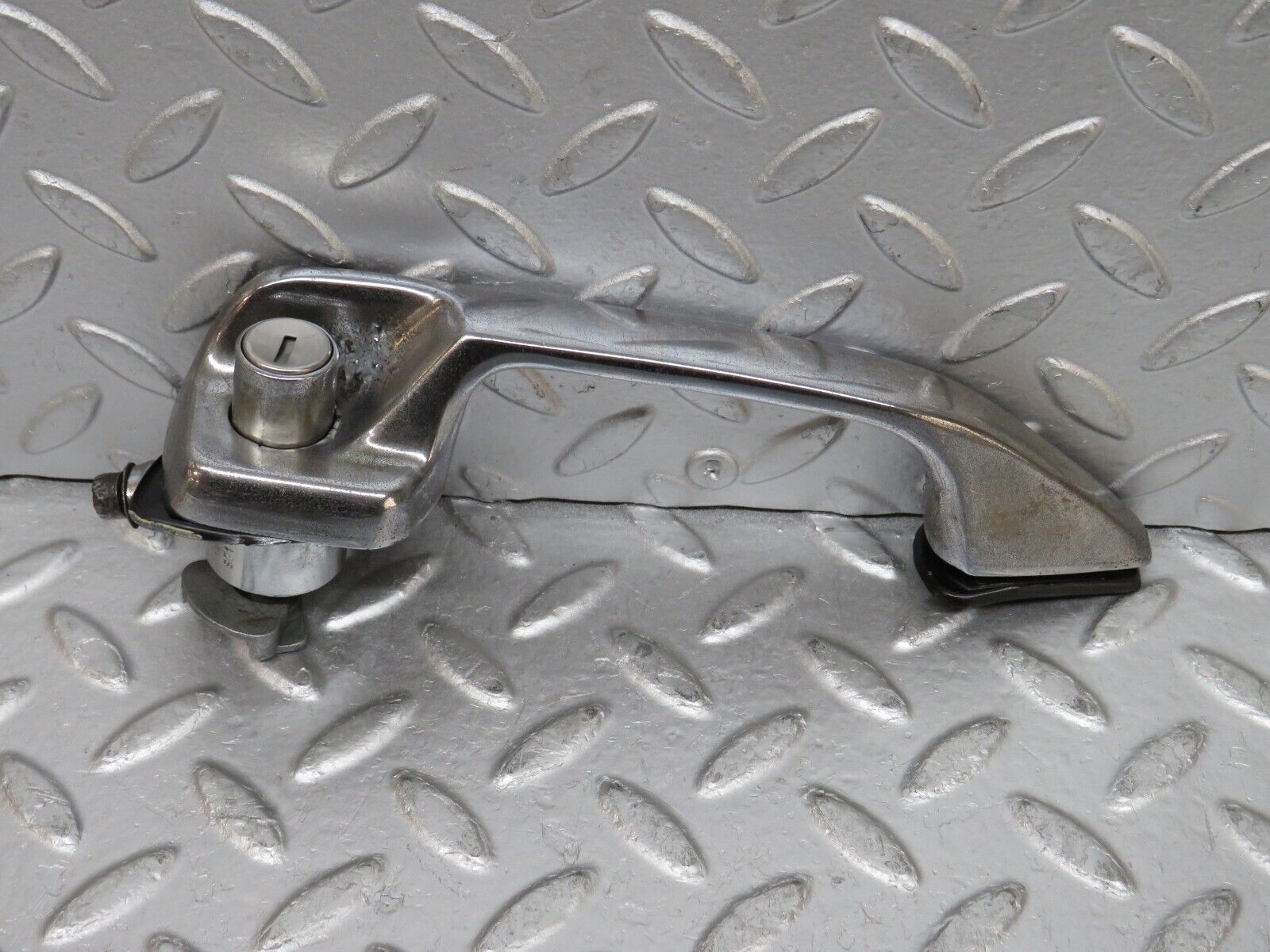 0795 Mercedes-Benz W108 280SE Front Right Door Handle No Key 1087661401