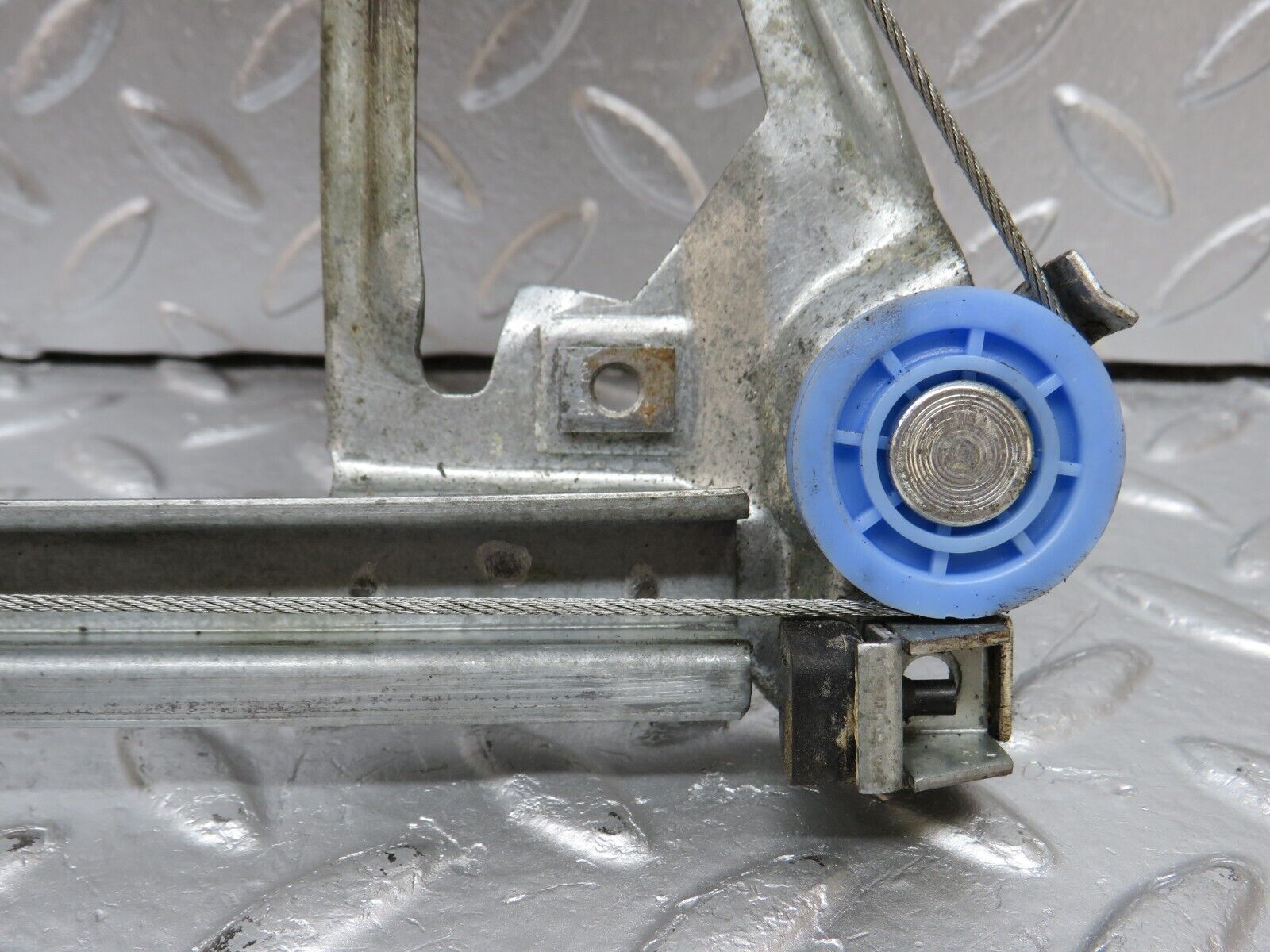 34172 Mercedes-Benz W124 260E Rear Right Power Window Regulator With Motor 774.30016/22