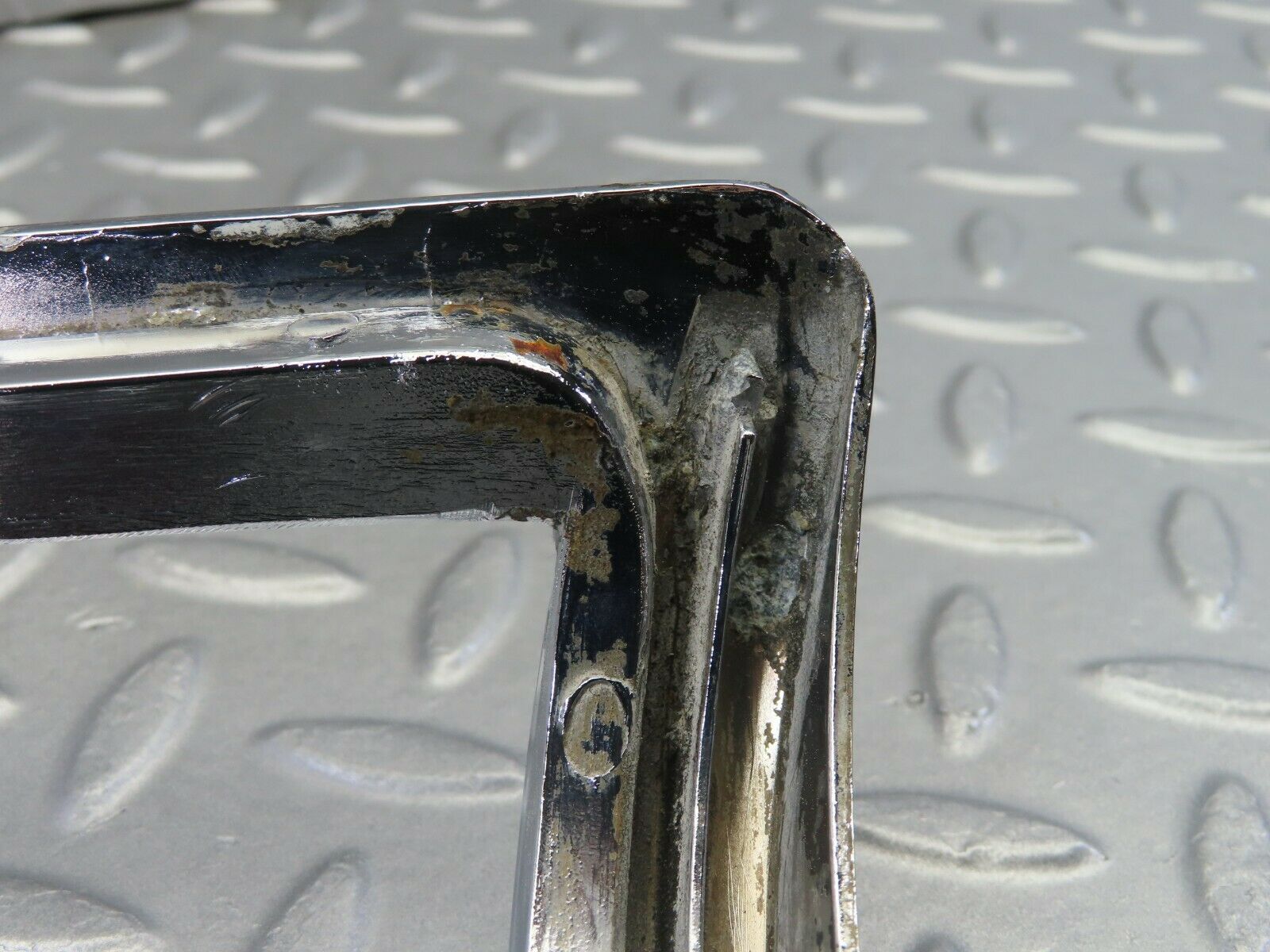 8836 Mercedes-Benz W115 Tail Light Chrome Frame Left