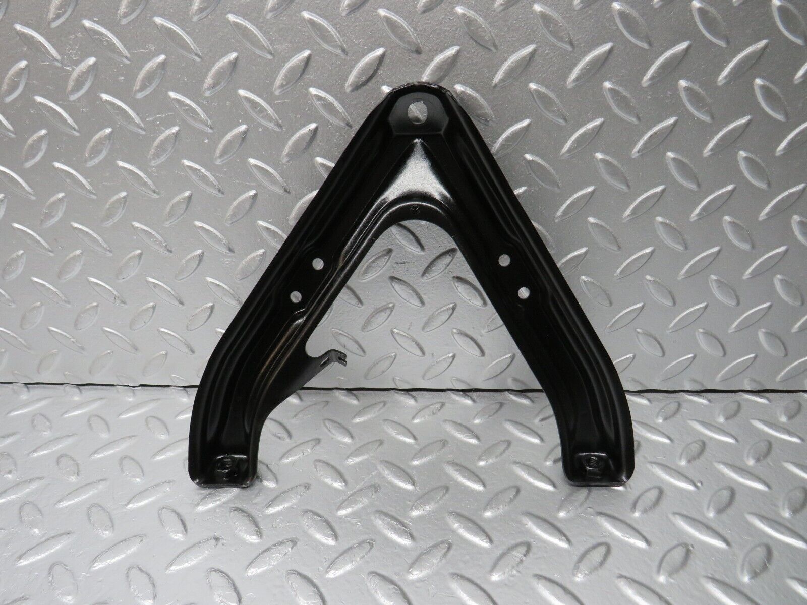 30908 Mercedes-Benz W201 190E 2.0L Air Intake Manifold Bracket