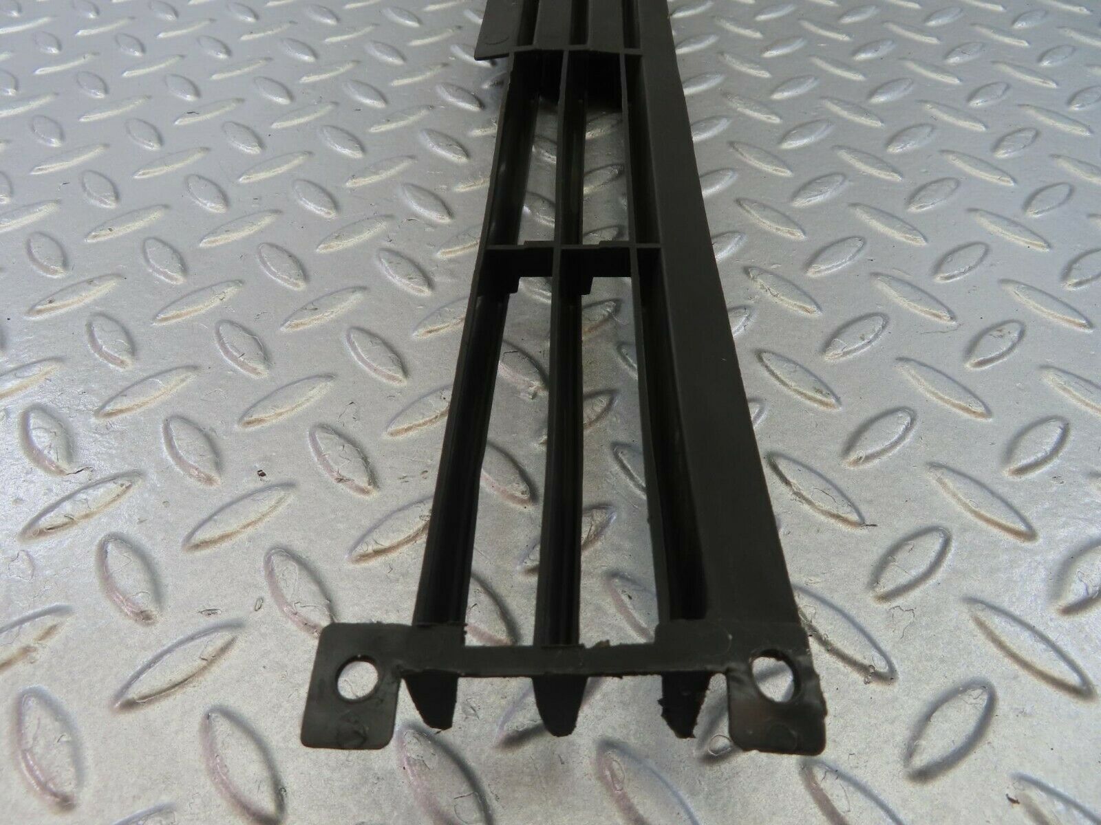 8862 Mercedes-Benz W115 Front Lower Grill Right