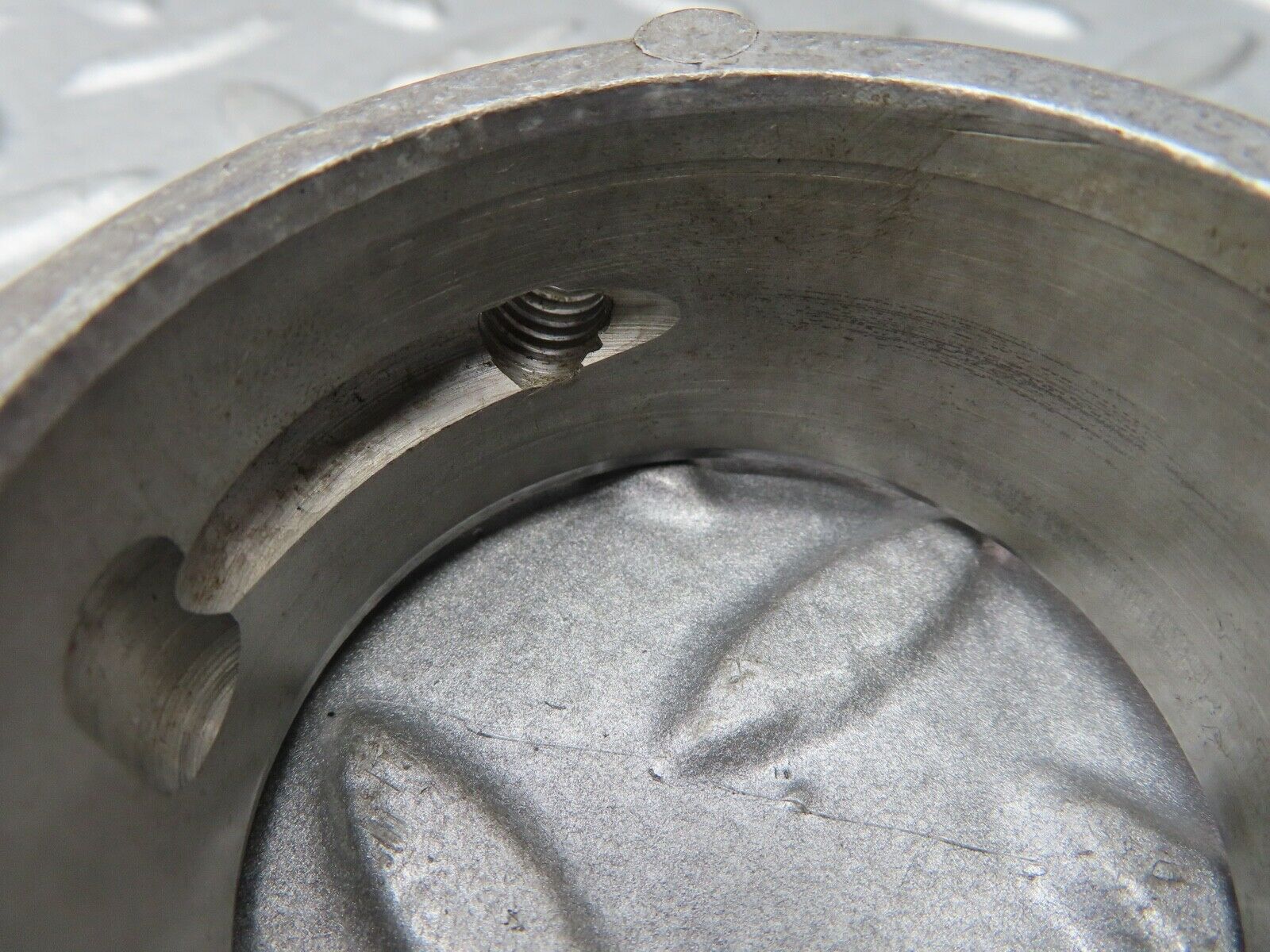 17724 Mercedes-Benz W116 450SEL Camshaft Tower Bearing 1160514312