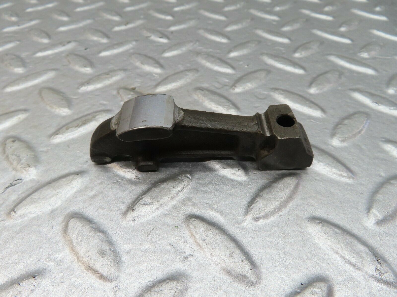 18068 Mercedes-Benz W123 200 Valve Rocker Arm With Retaining Spring