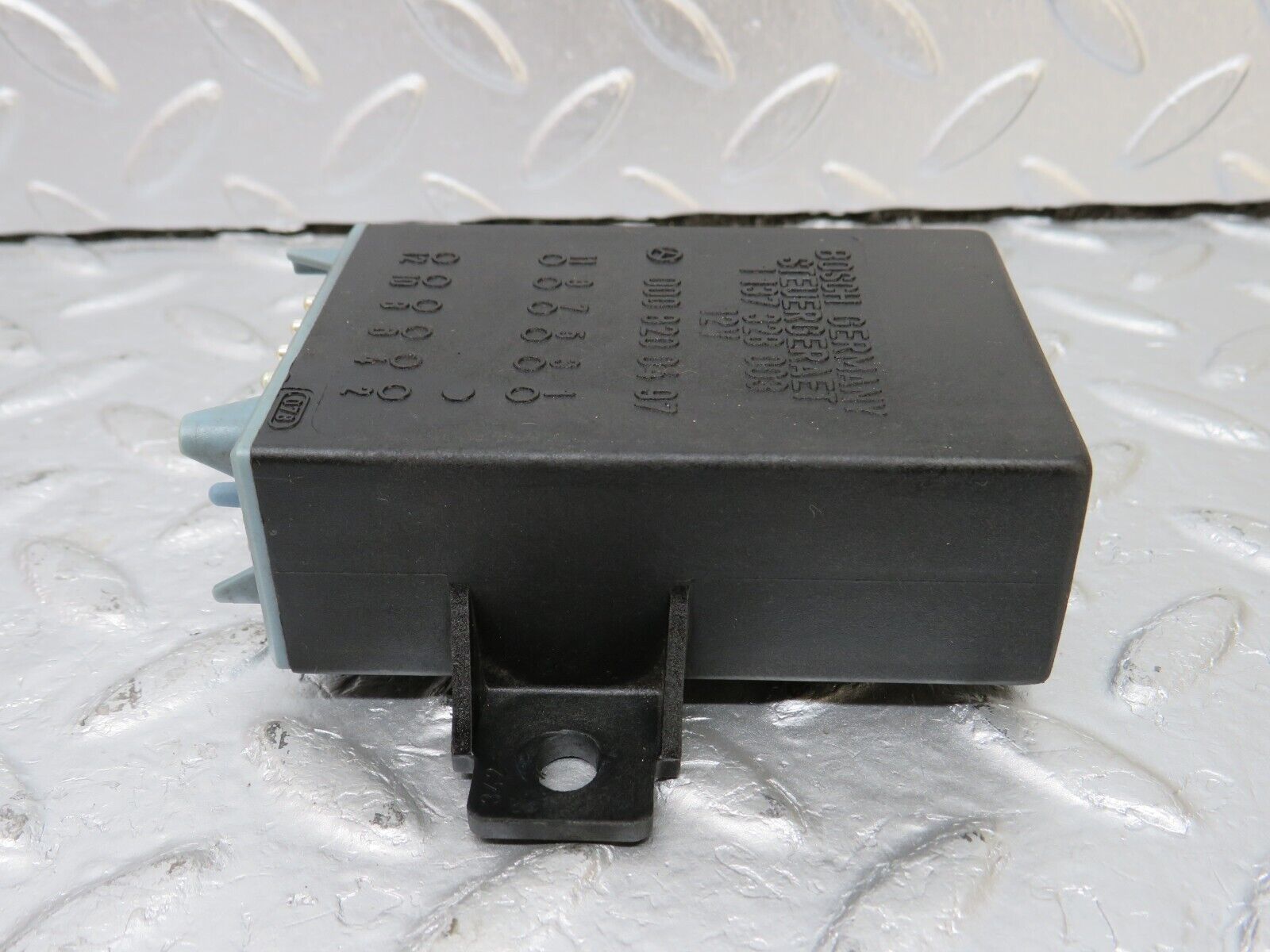 34401 Mercedes-Benz C126 380SEC Coupe Seat Belt Presenter Relay 1137328003