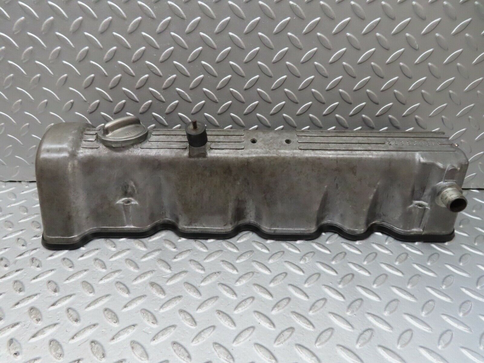 17756 Mercedes-Benz W116 450SEL Cylinder Head Valve Cover Right Side