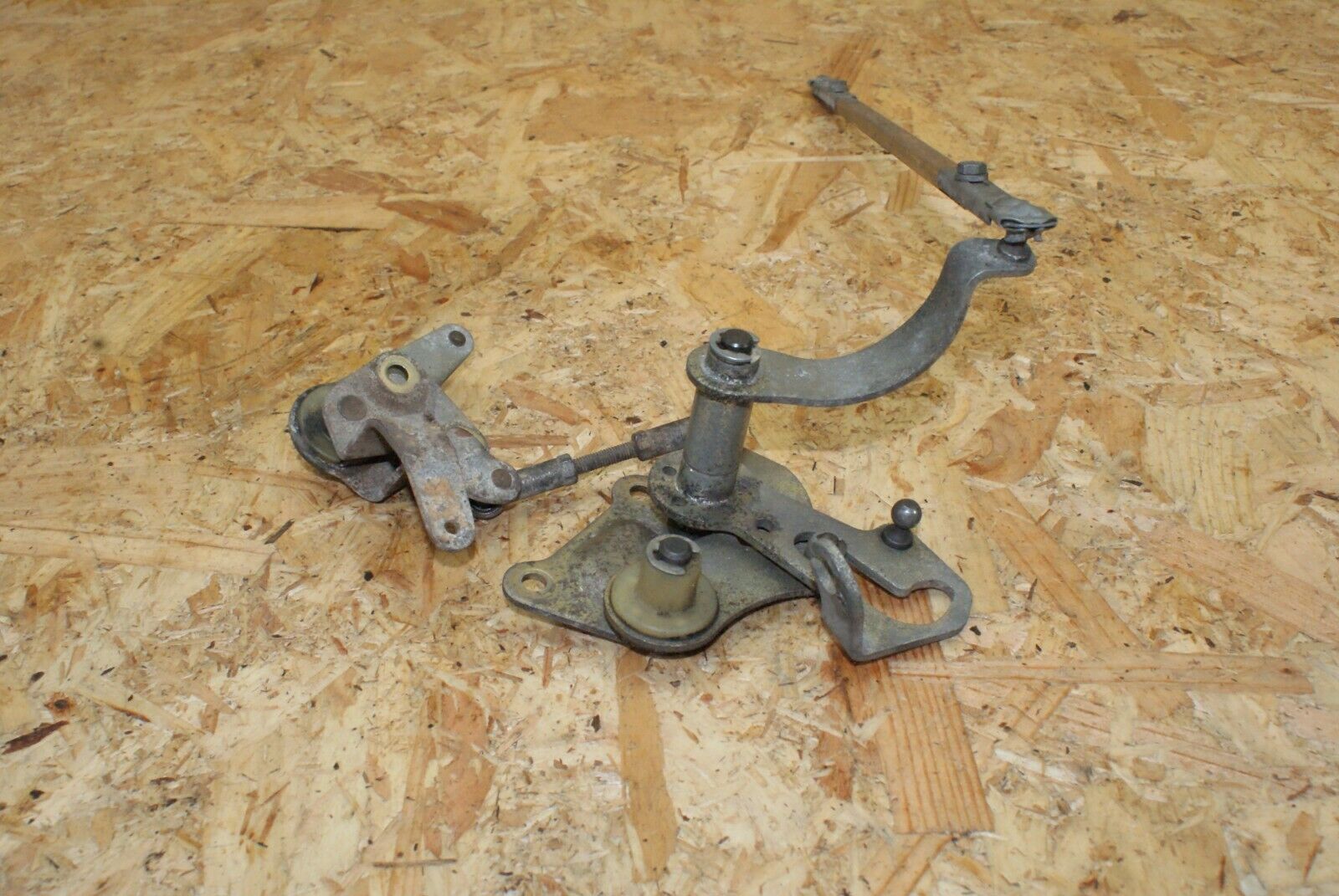2404 Mercedes-Benz W123 280E Throttle Linkage Accelerator