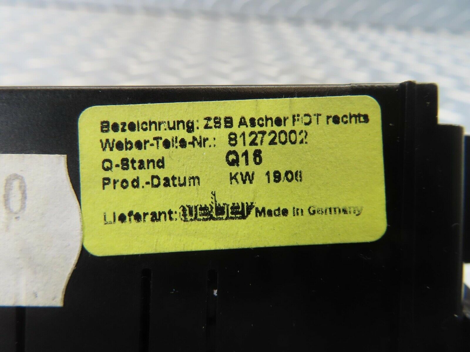 11123 Mercedes-Benz W221 S320 Ashtray Rear Right Door 81272002