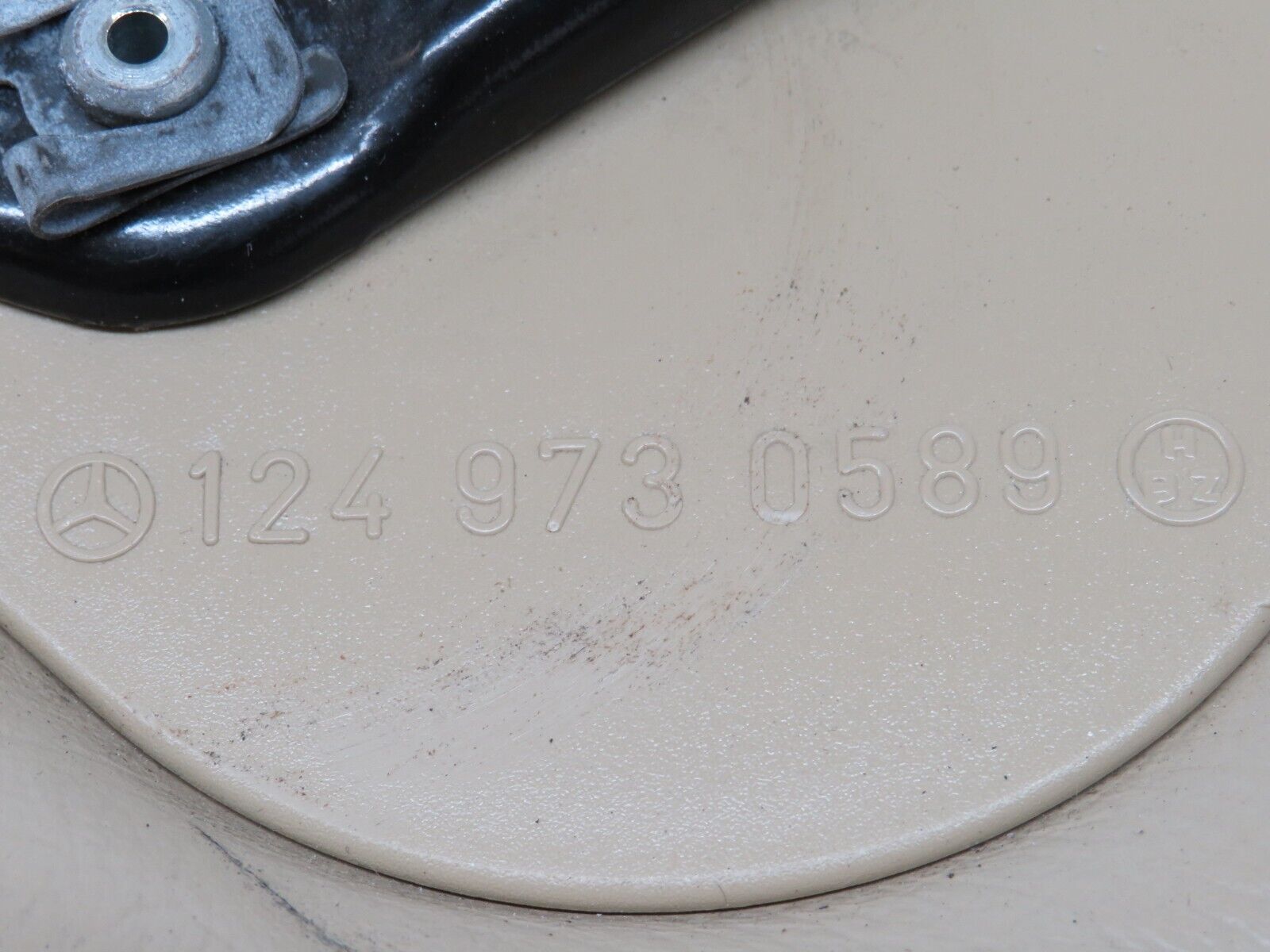 26748 Mercedes-Benz C124 220CE Rear Centre Armrest Beige 1249240237 1249730689