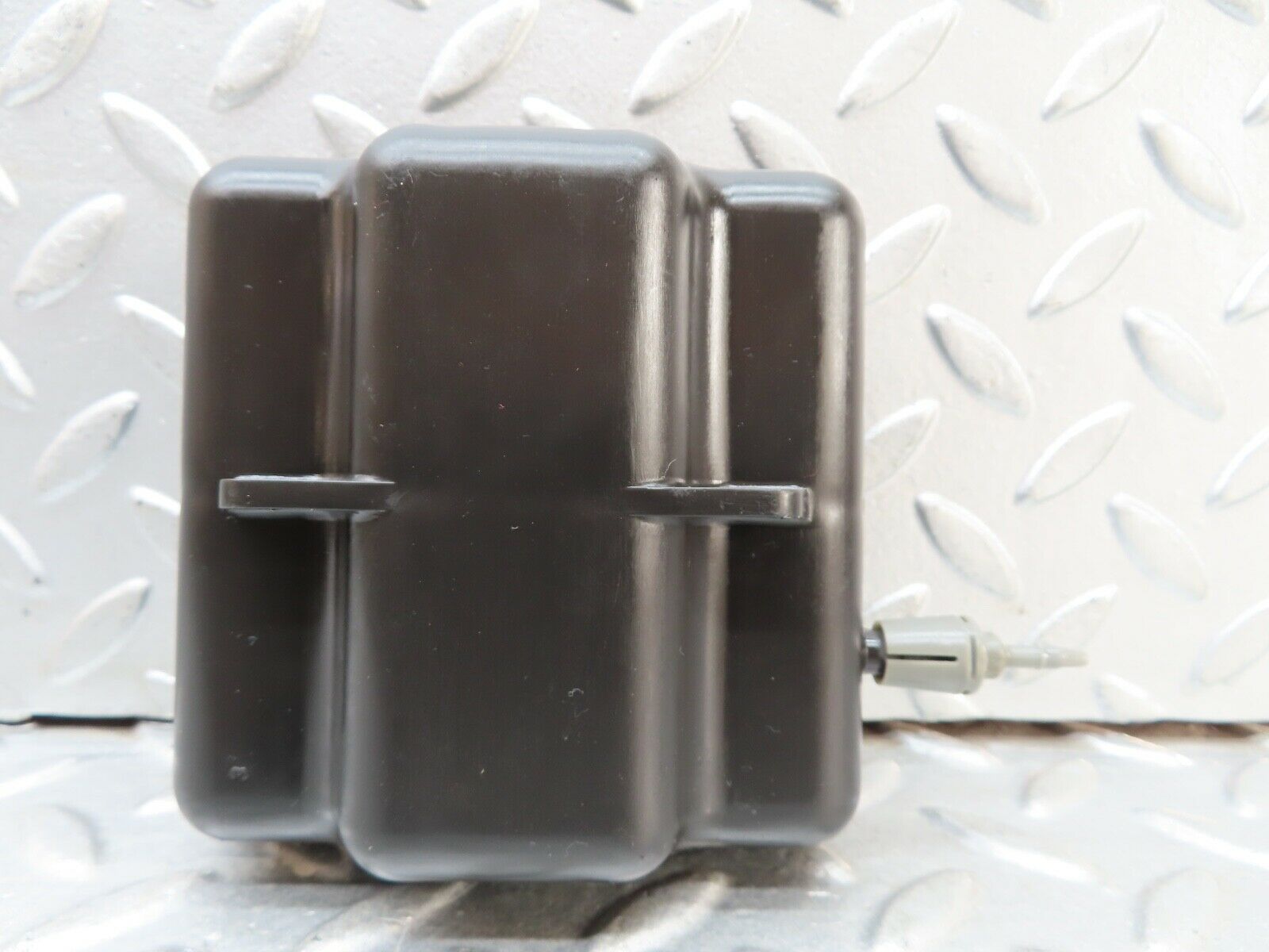 19323 Mercedes-Benz C140 CL420 Coupe Air Vacuum Expansion Tank 1298050019