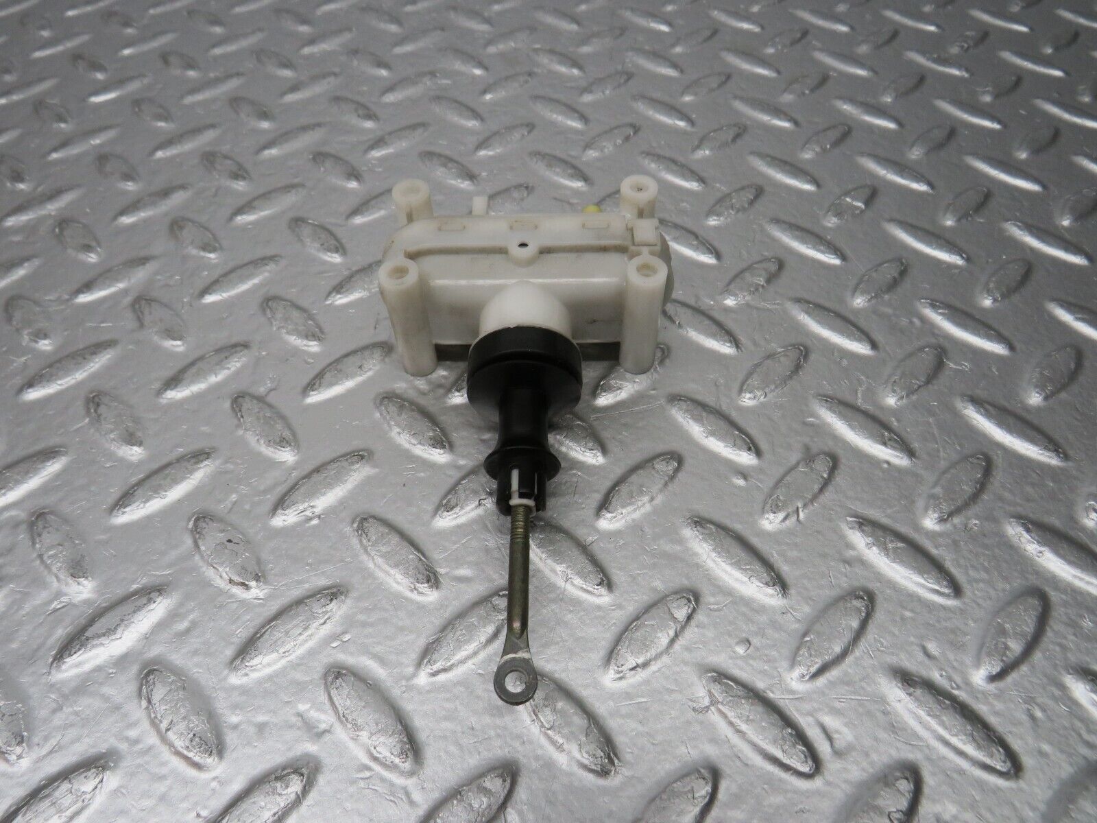 31397 Mercedes-Benz S124 220TE Door Lock Vacuum Actuator Hella Rear Right