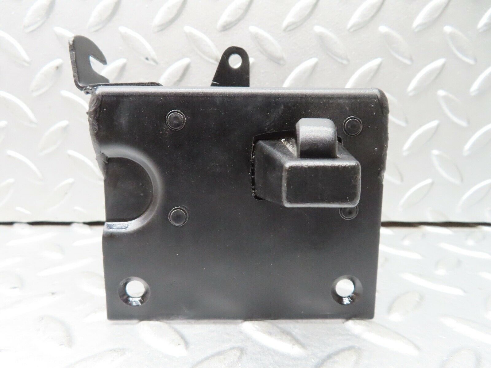 19002 Mercedes-Benz W121 190b Ponton Bonnet Lock Lower