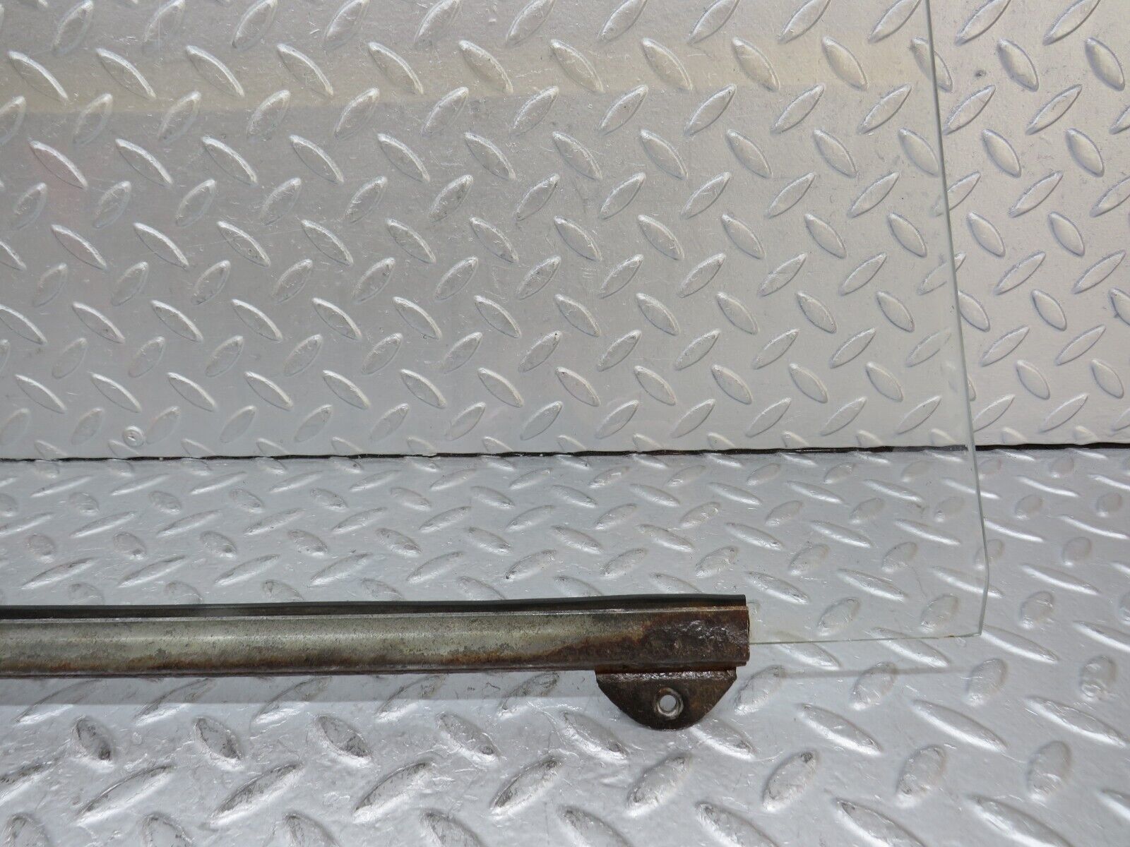 35793 Mercedes-Benz W108 Front Left Door Window Glass