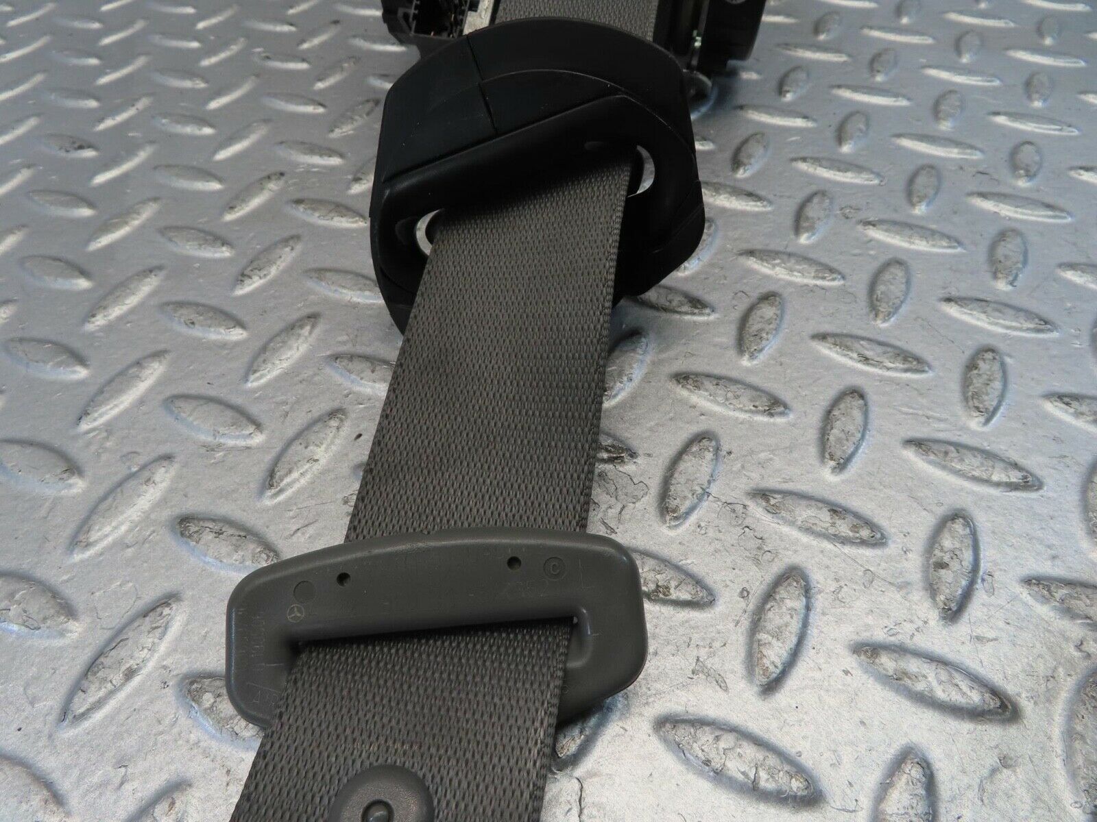 11212 Mercedes-Benz W221 S320 Front Left Seat Belt With Buckle 2218603185