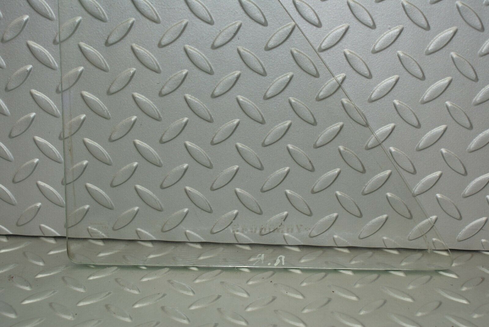 3099 Mercedes-Benz W115 220D Rear Right Quarter Glass