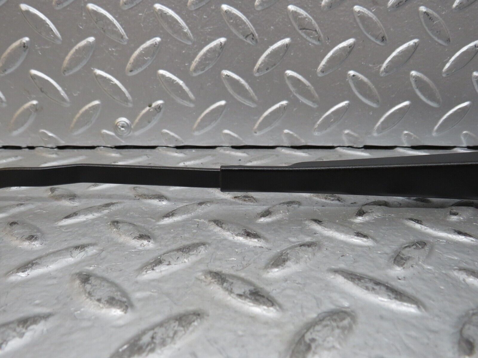 28380 Mercedes-Benz S123 240D Wagon Right Wiper Arm Bosch 3399990553