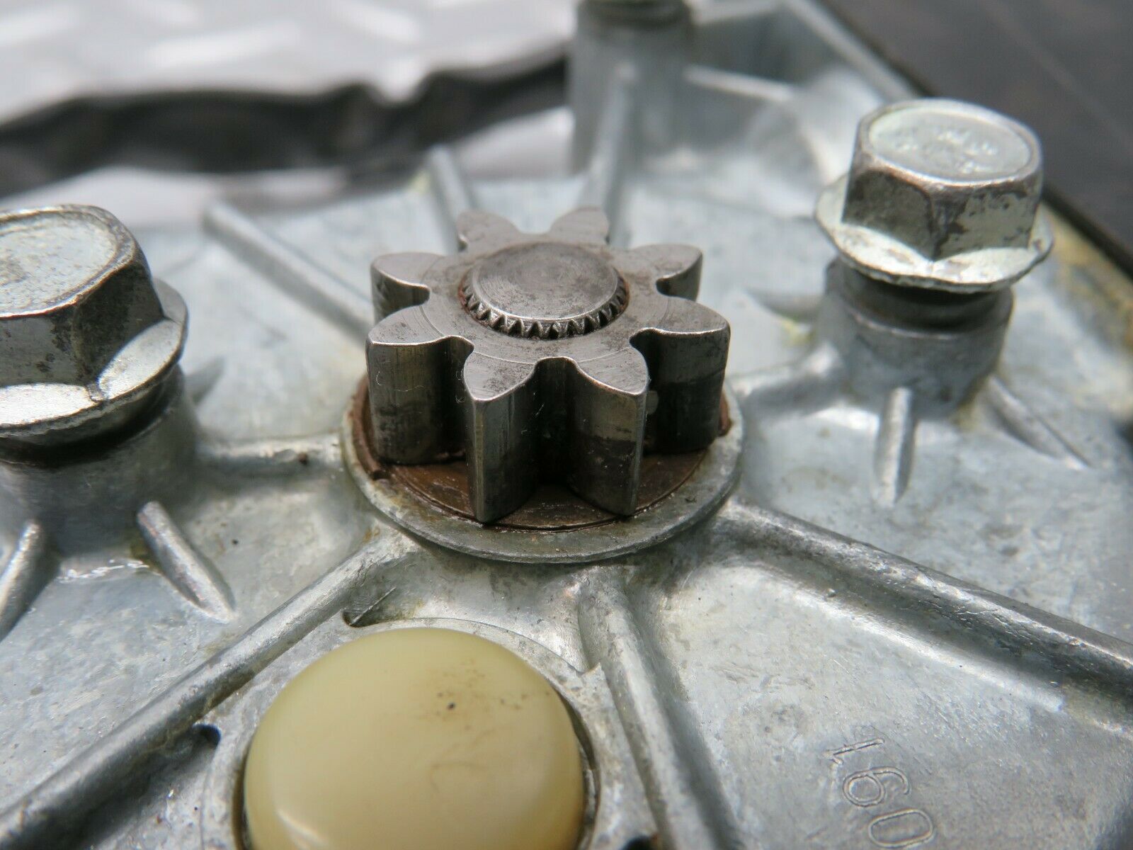 22811 Mercedes-Benz W116 350SE Rear Left Window Regulator Motor 0130820063