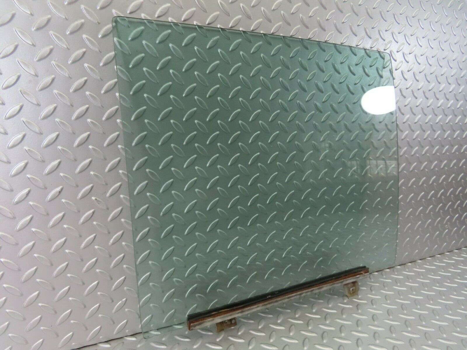 7297 Mercedes-Benz W116 450SE Rear Left Door Window Glass