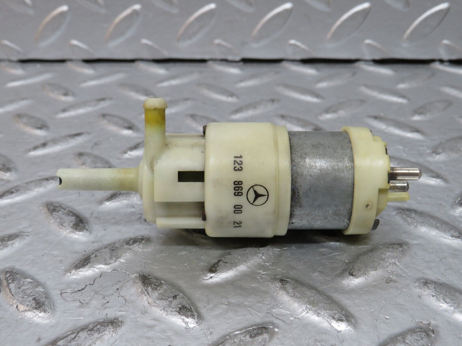 27259 Mercedes-Benz W123 280E Windscreen Washer Pump Hella