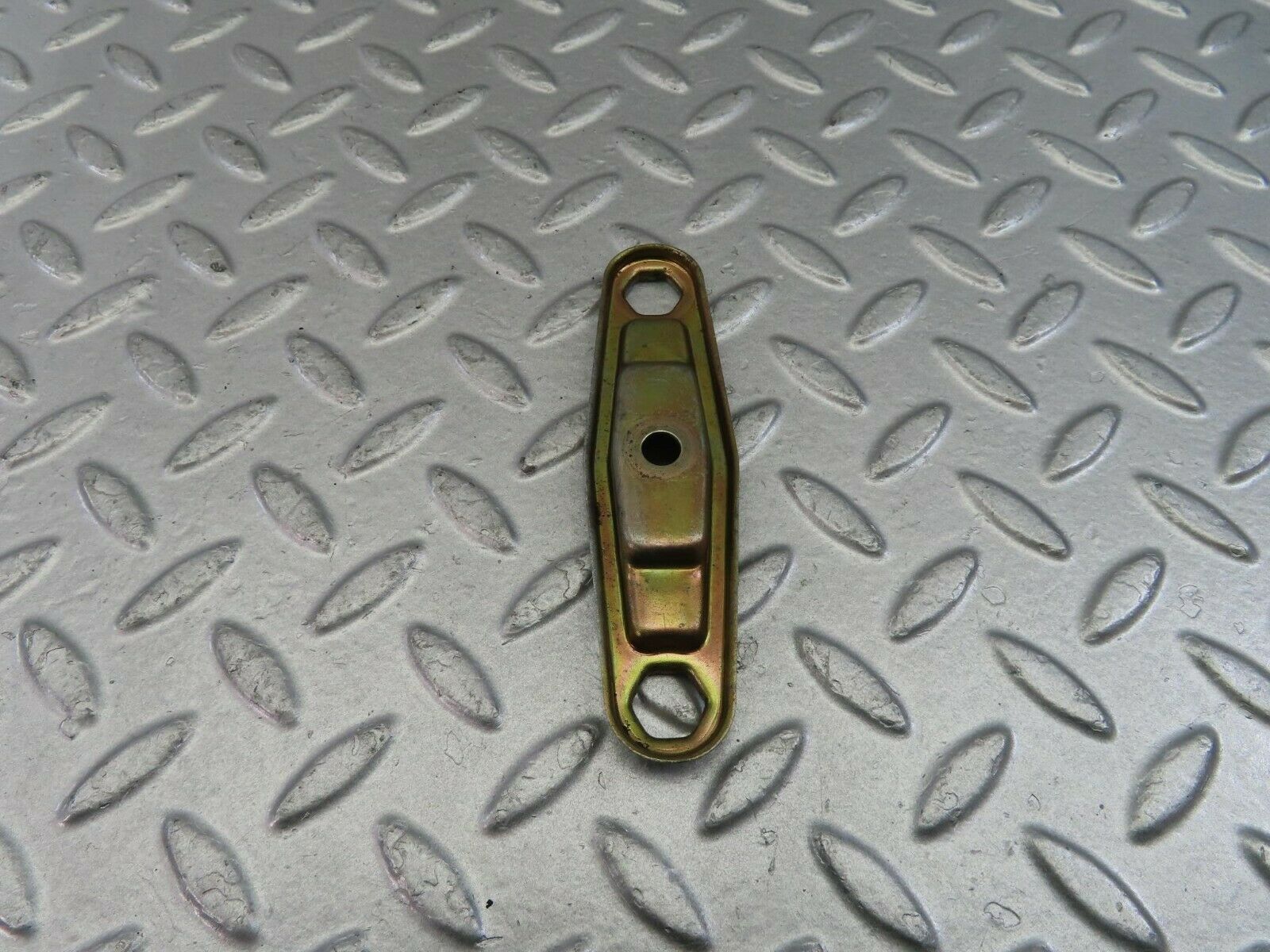 10083 Mercedes-Benz C123 230CE Coupe Fuel Injector Nozzle Clamp Bracket