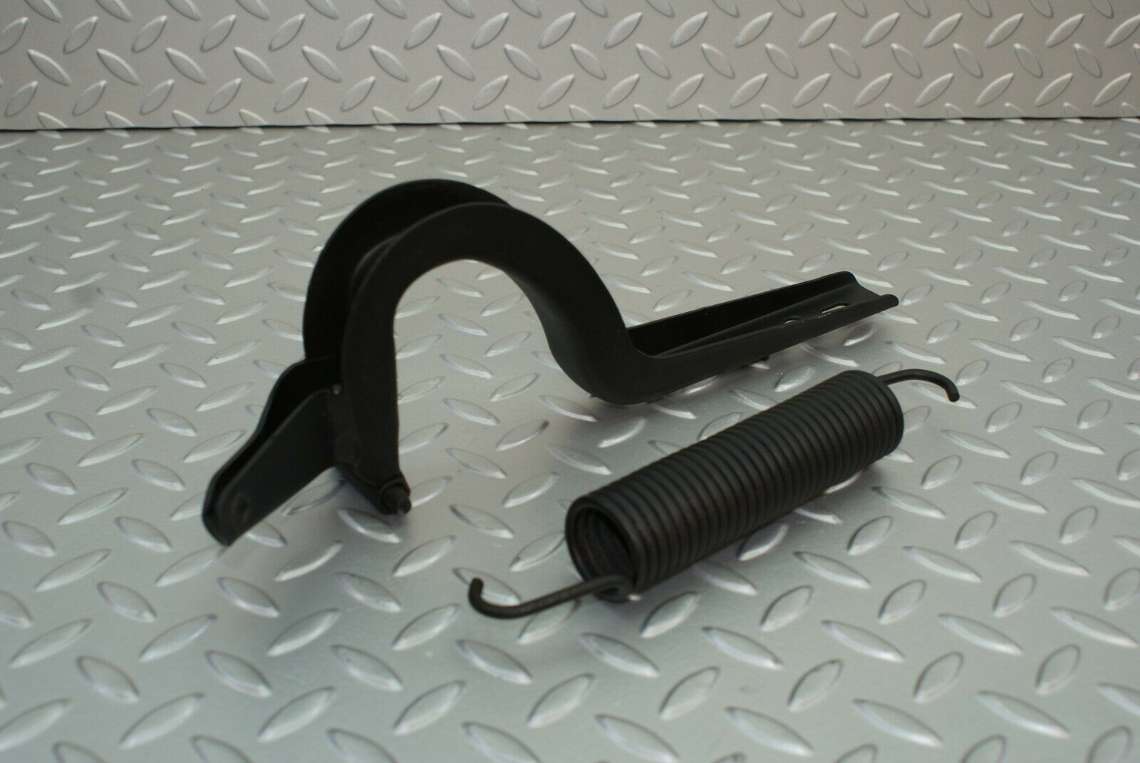 2797 Mercedes-Benz C123 280CE Coupe Trunk Lid Hinge Right Side 1237500287