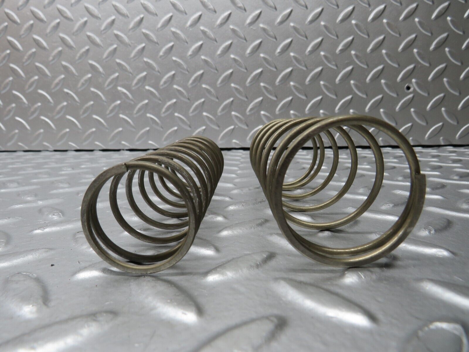 30950 Mercedes-Benz W124 230E Automatic Gearbox Piston Spring 722.408