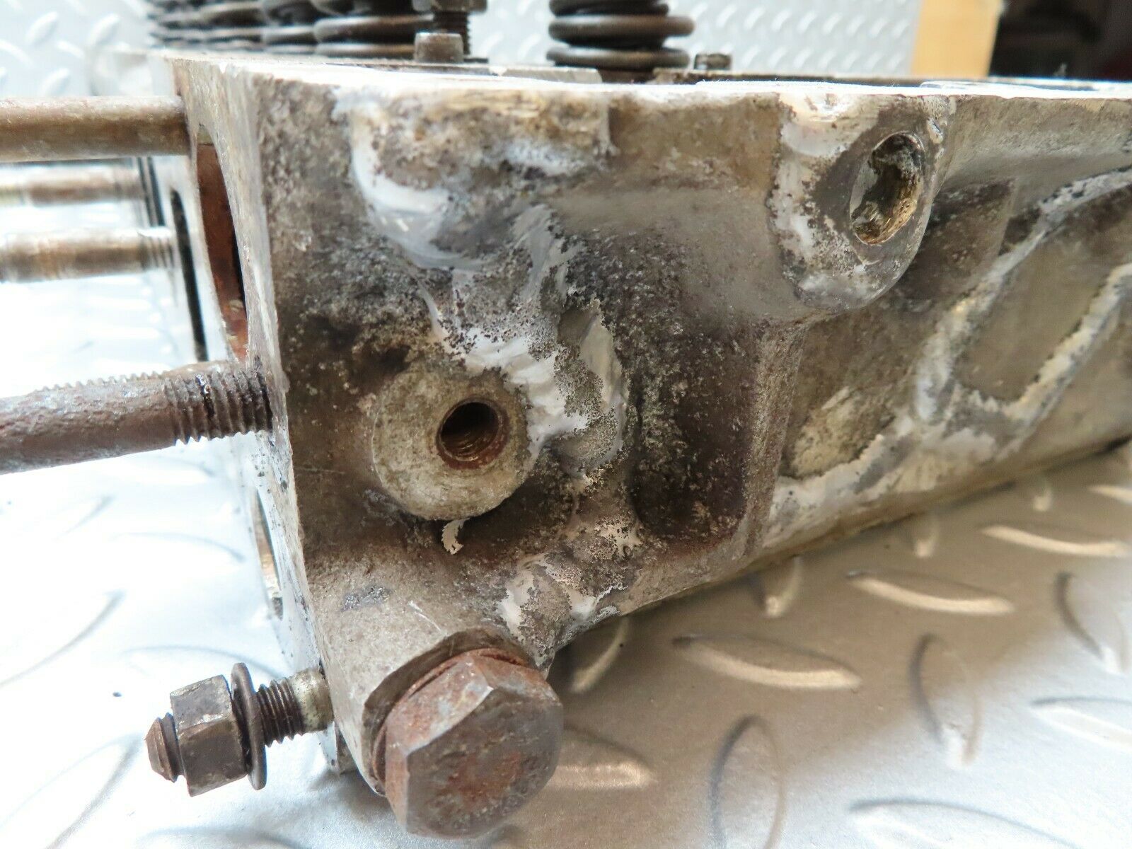 3676 Mercedes-Benz W108 280SE Cylinder Head 1300160001