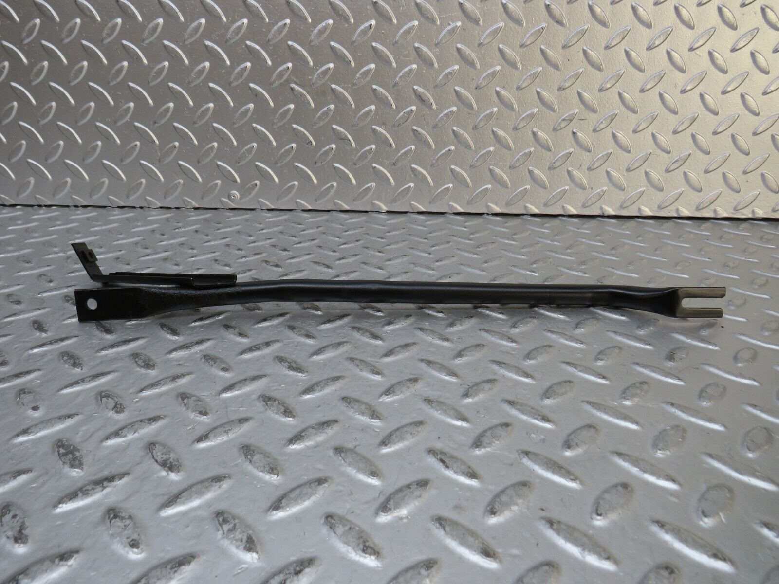 28789 Mercedes-Benz W123 230E Horn Bracket