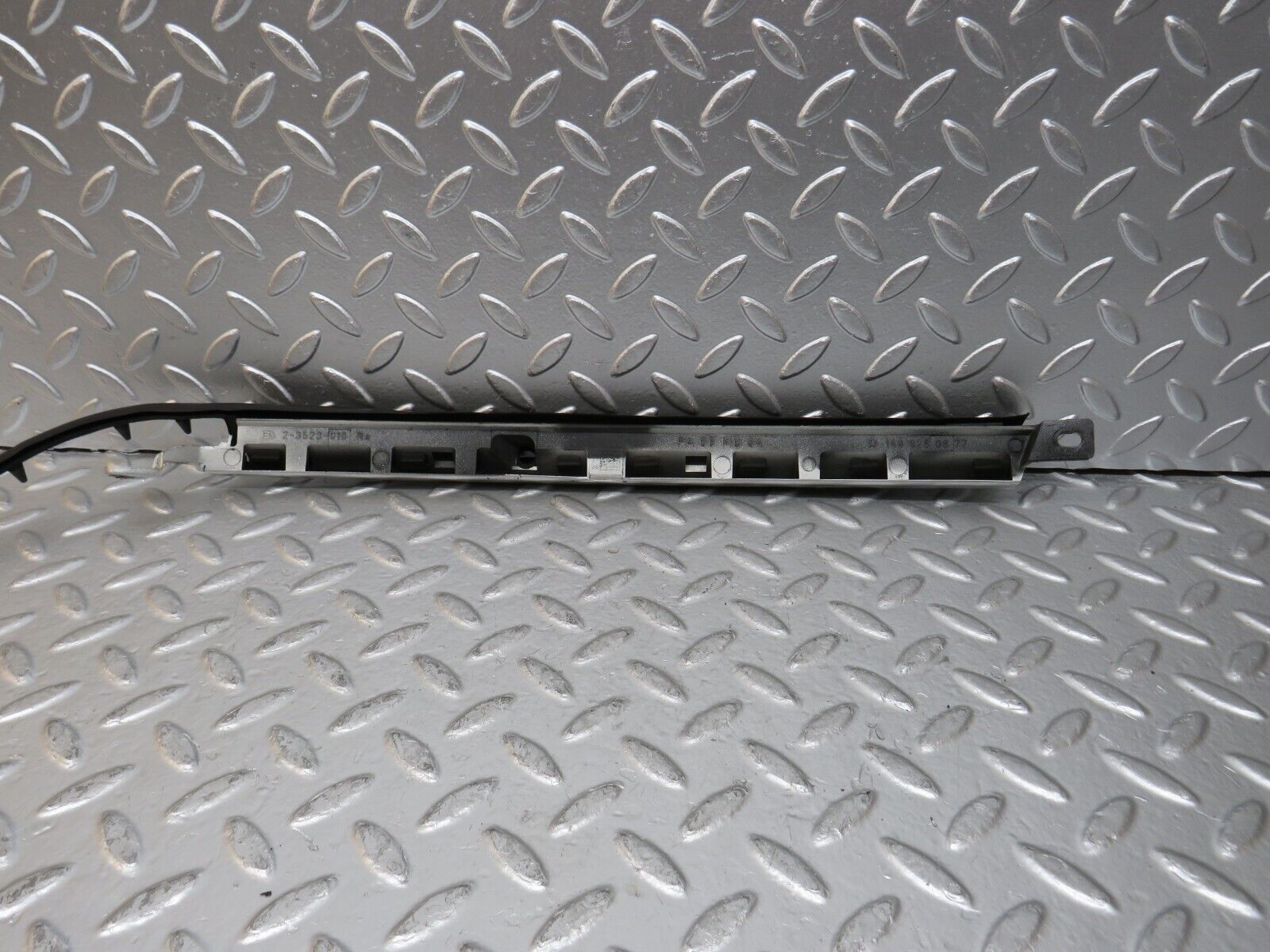 25010 Mercedes-Benz W140 S320 Right Headlight Bezel 1408260677