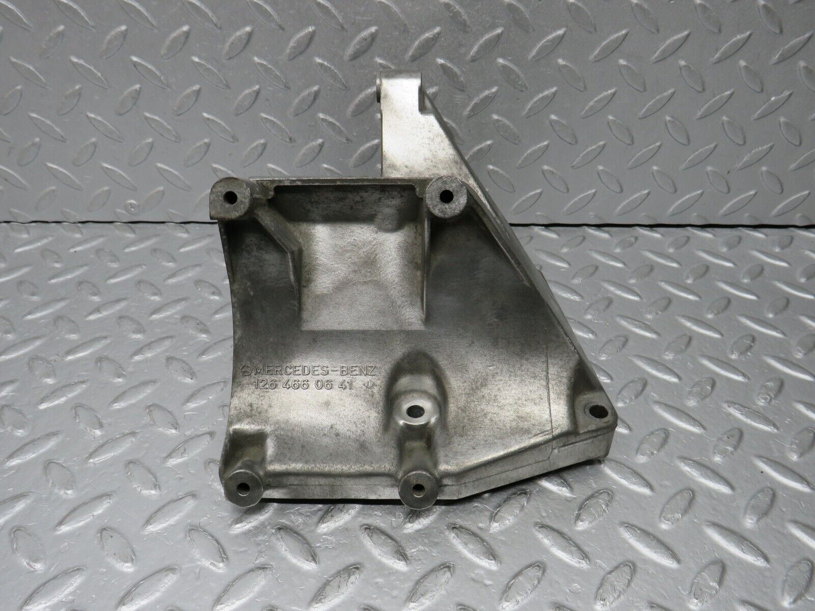 38814 Mercedes-Benz W201 190E 2.6L Power Steering Pump Bracket 1264660641