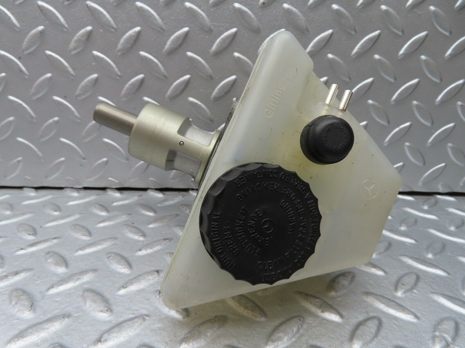 17256 Mercedes-Benz R129 300SL Coupe Brake Master Cylinder With Tank