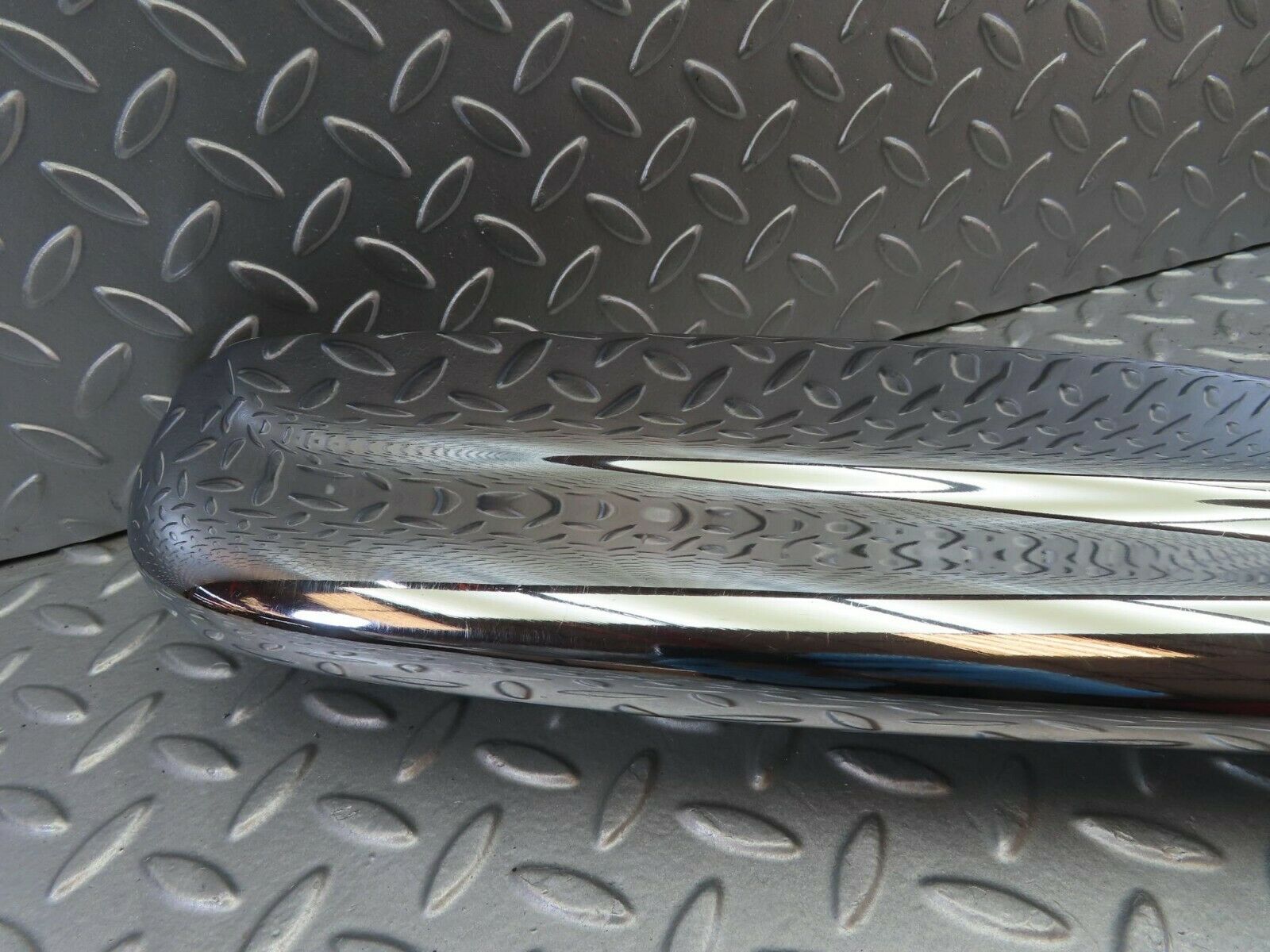 10618 Mercedes-Benz W108 Front Left Upper Bumper Corner