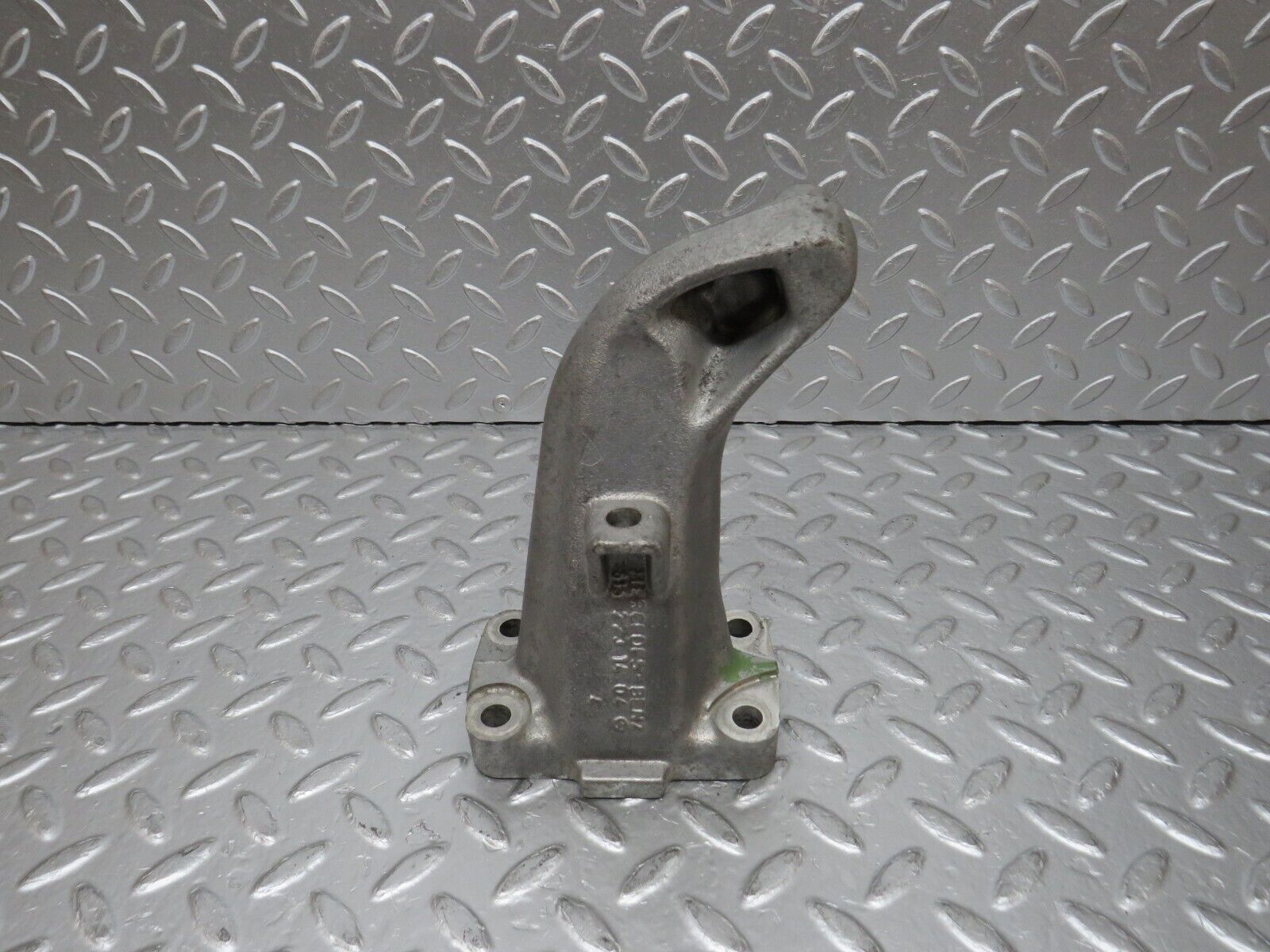 31045 Mercedes-Benz W123 200D Engine Mount Bracket Right Side 6152231404