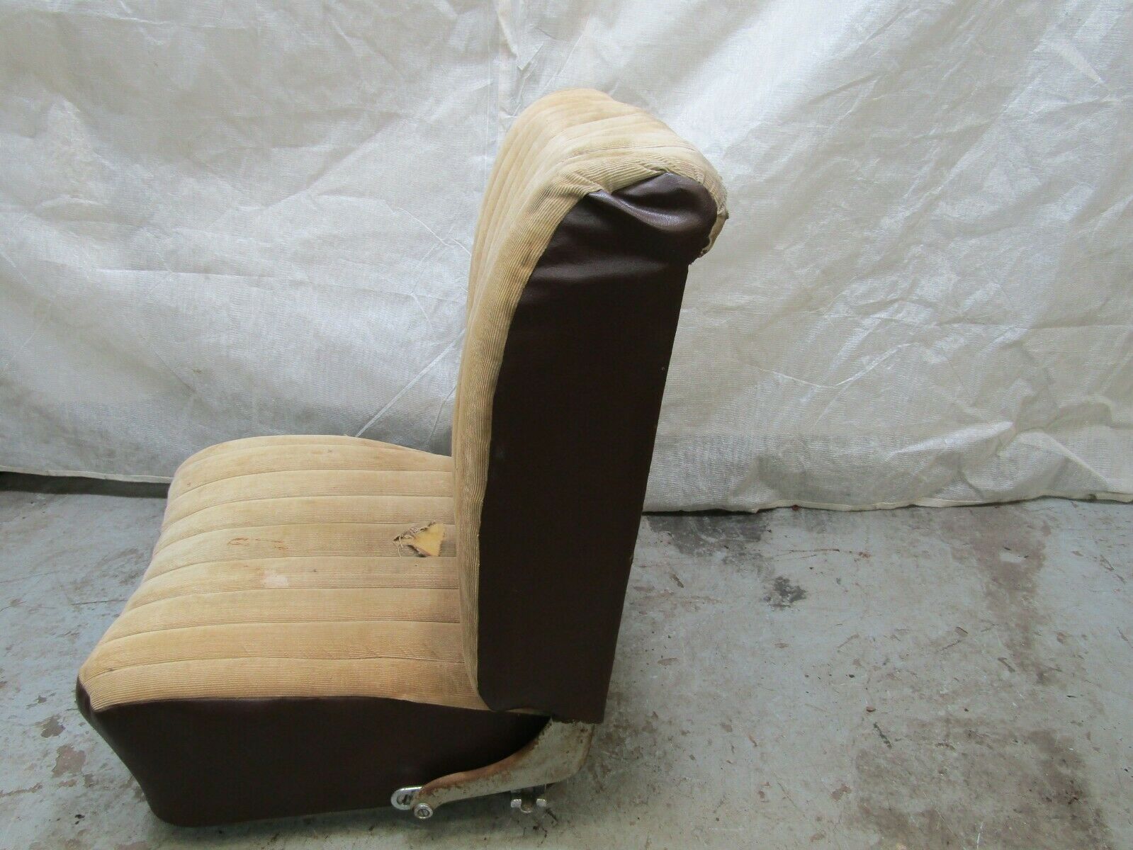 3251 Mercedes-Benz W120 PONTON Front Left Seat Creme Fabric
