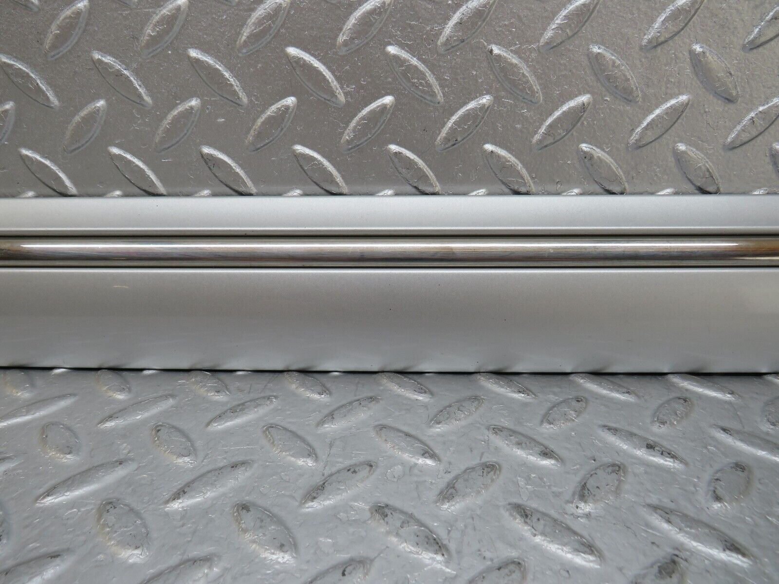 35013 Mercedes-Benz W210 320E Front Left Door Centre Moulding Trim 2106900382